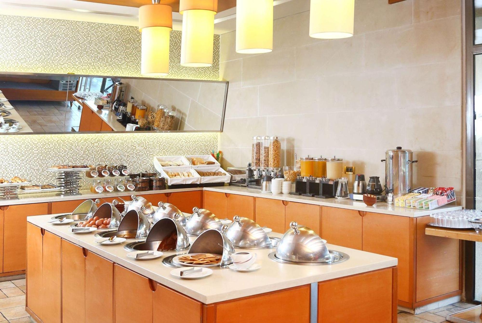 Ramada Plaza By Wyndham Beirut Raouche Hotel Ngoại thất bức ảnh