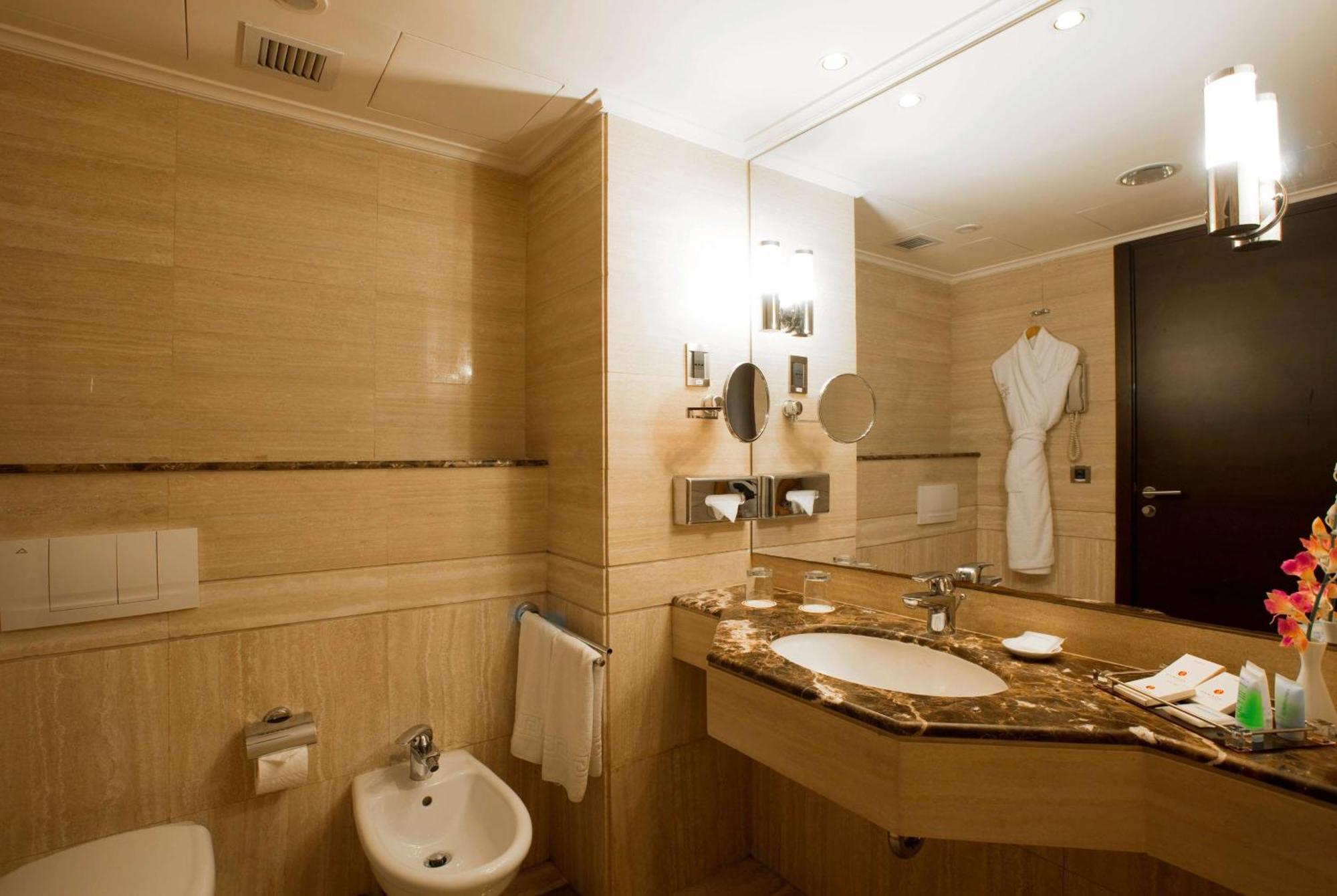 Ramada Plaza By Wyndham Beirut Raouche Hotel Ngoại thất bức ảnh