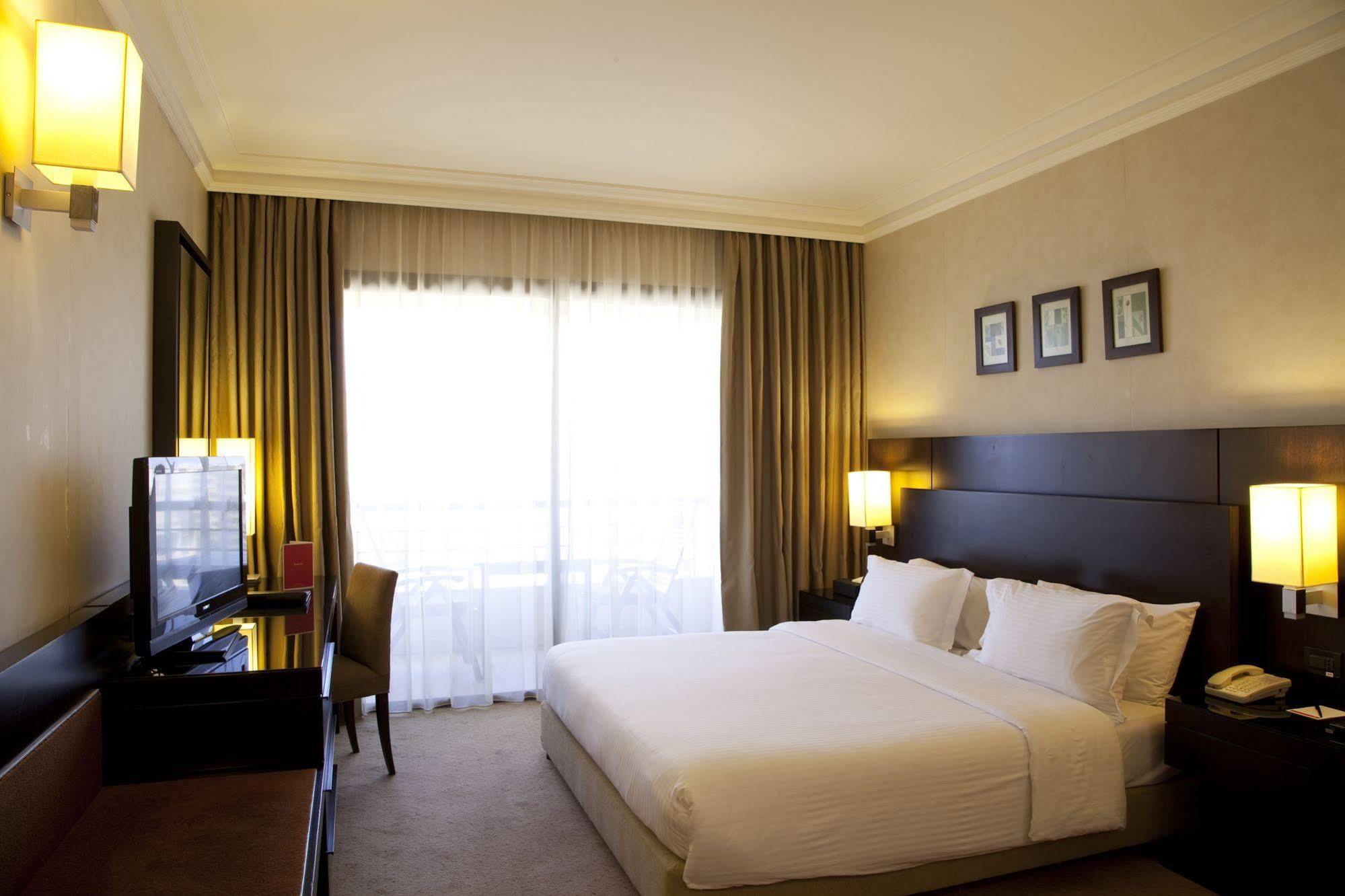 Ramada Plaza By Wyndham Beirut Raouche Hotel Ngoại thất bức ảnh