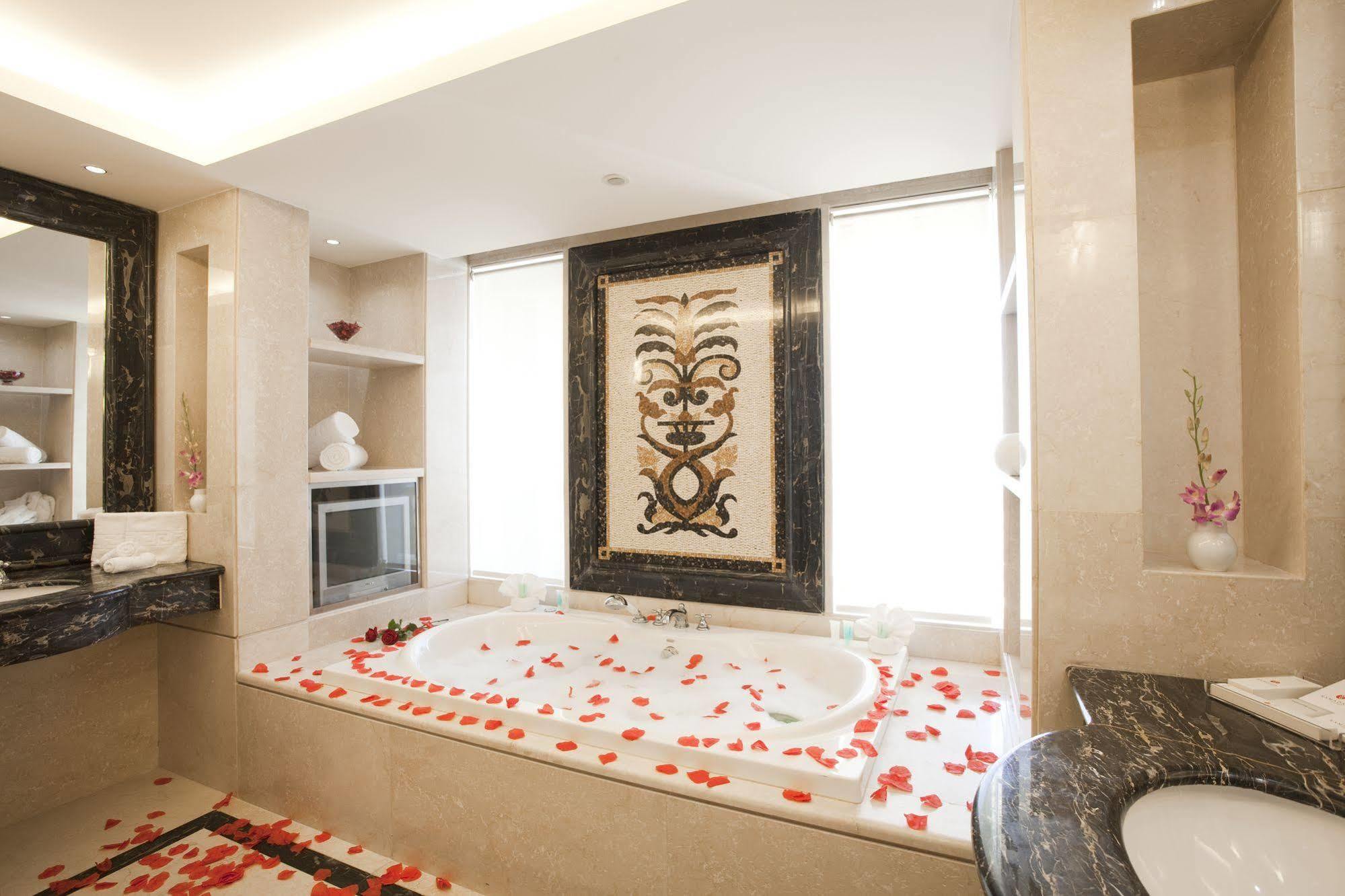 Ramada Plaza By Wyndham Beirut Raouche Hotel Ngoại thất bức ảnh