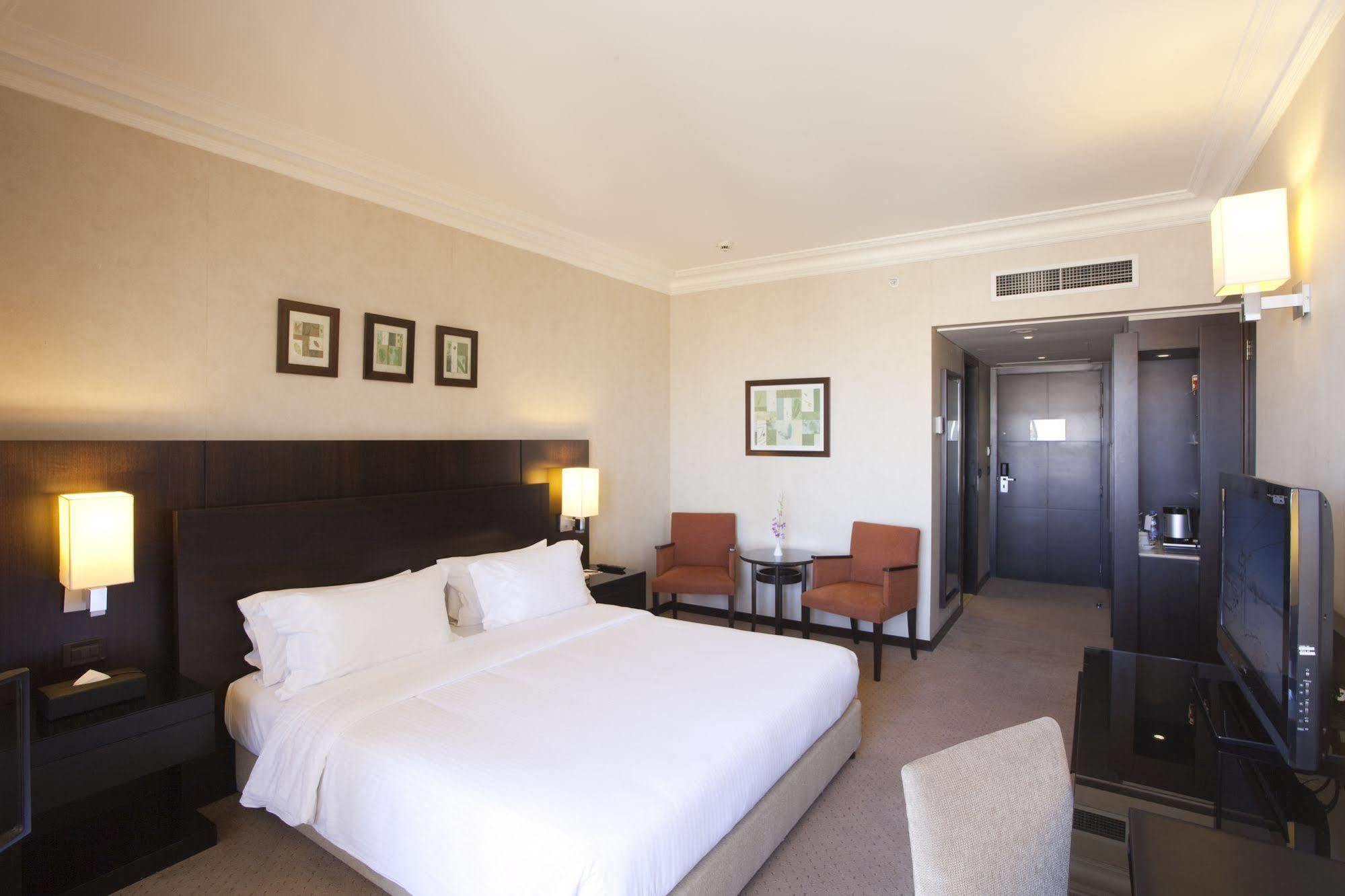 Ramada Plaza By Wyndham Beirut Raouche Hotel Ngoại thất bức ảnh