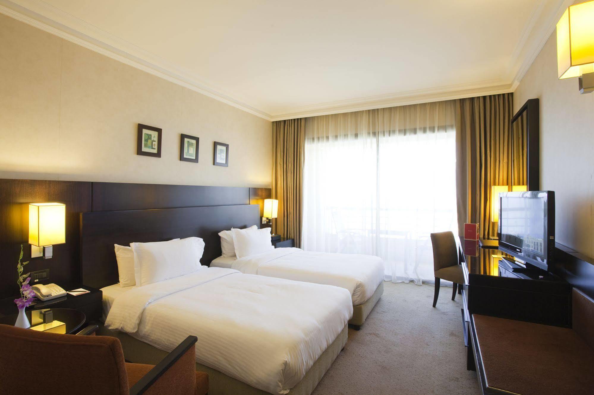 Ramada Plaza By Wyndham Beirut Raouche Hotel Ngoại thất bức ảnh